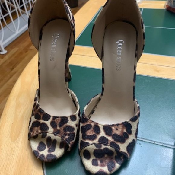 queen Shoes - queen animal print heels size 7.5